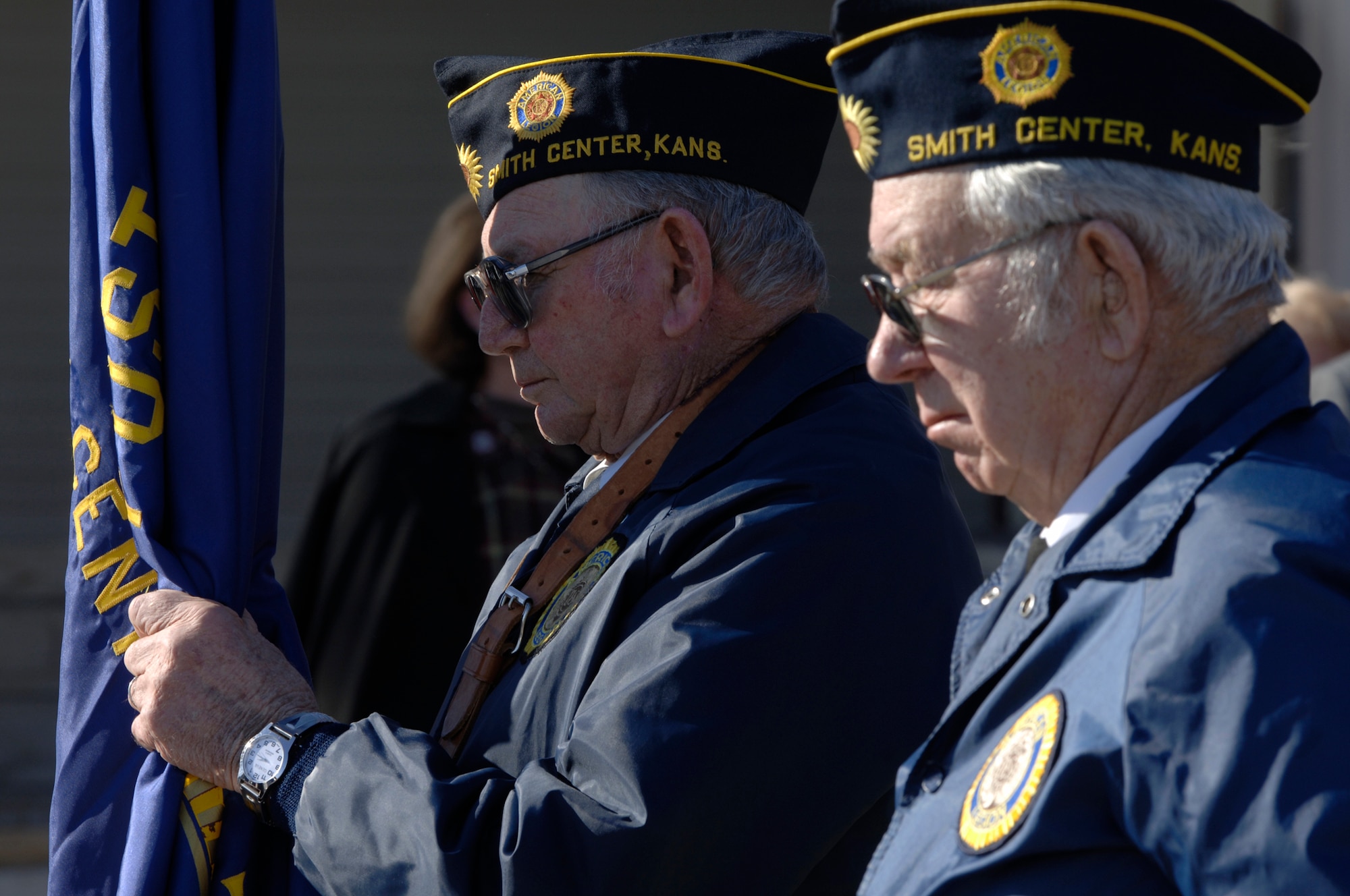 Members of the Kansas City 24th Marine Regiment serve as pallbearers Jan. 25, during the funeral of Albert “Jud” Wagner. Here, fellow veterans pay respect to world's oldest Marine. (Air Force photo by Senior Airman Jamie Train)