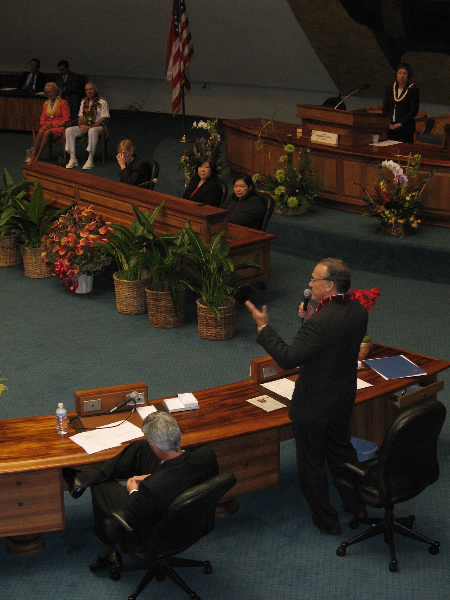 HONOLULU, Hawaii -- Senator Fred Hemmings, 25th Senatorial District, addresses other Hawaii State senators at the capitol building, February 1, 2007.  Hawaii leaders recognized Admiral William Fallon and his wife Mary for their contributions to Hawaii’s military community and to the people throughout the Pacific during his time as commander of the Pacific Command.  Pending Senate confirmation, he could be leaving the island soon to take charge of Central Command who oversees the wars in the Middle East.
