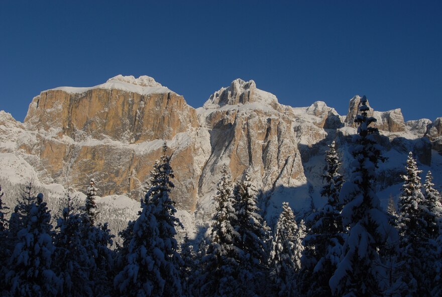 By Seth Robson
12/11/06 - There was plenty of snow in Italy's Dolomite Mountains this week. Detachment 7, 7th Weather Squadron, U.S. Air Force battle weatherman were there learning how to forecast avalanches.