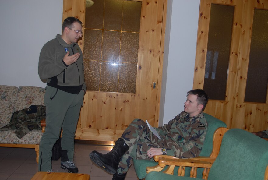 By Seth Robson
12/11/06 - Metomont instructor Maj. Euro Annis, 34, gives Detachment 7, 7th Weather Squadron, U.S. Air Force battle weatherman Capt. Matt Stanley, 27, of Portland, Ore. tips on forecasting avalanches at Arabba, Italy on Monday.