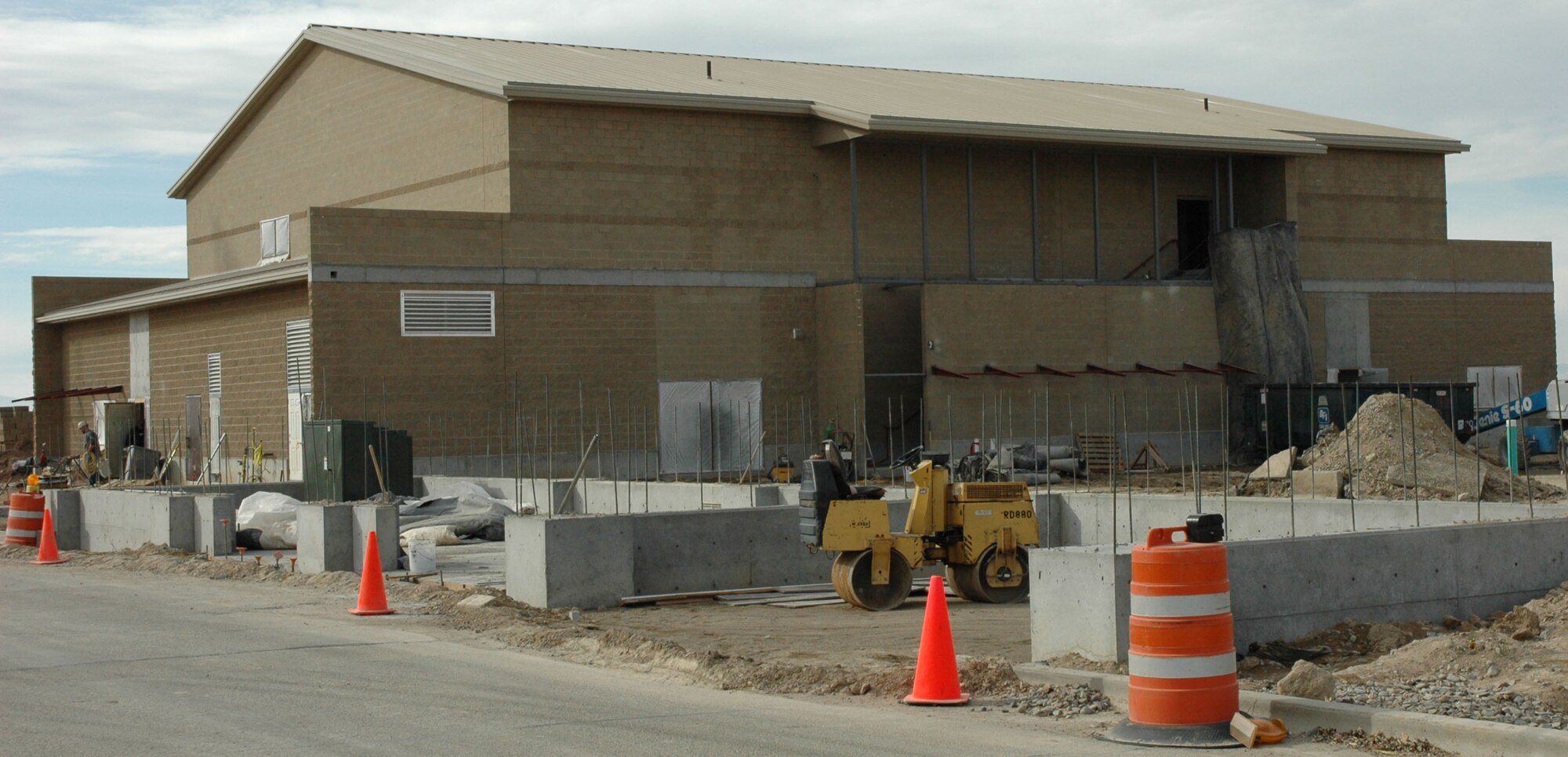 MOUNTAIN HOME AIR FORCE BASE, Idaho – Architects and facility design experts with the 366th Civil Engineer Squadron recently earned Air Combat Command awards for facility design excellence for buildings like the consolidated base operations and radar approach control complex currently under construction. When finished in September 2007, the new facility will house the base operations and weather shops along with the radar approach controllers. Air Force photo by Master Sgt. Brian S. Orban