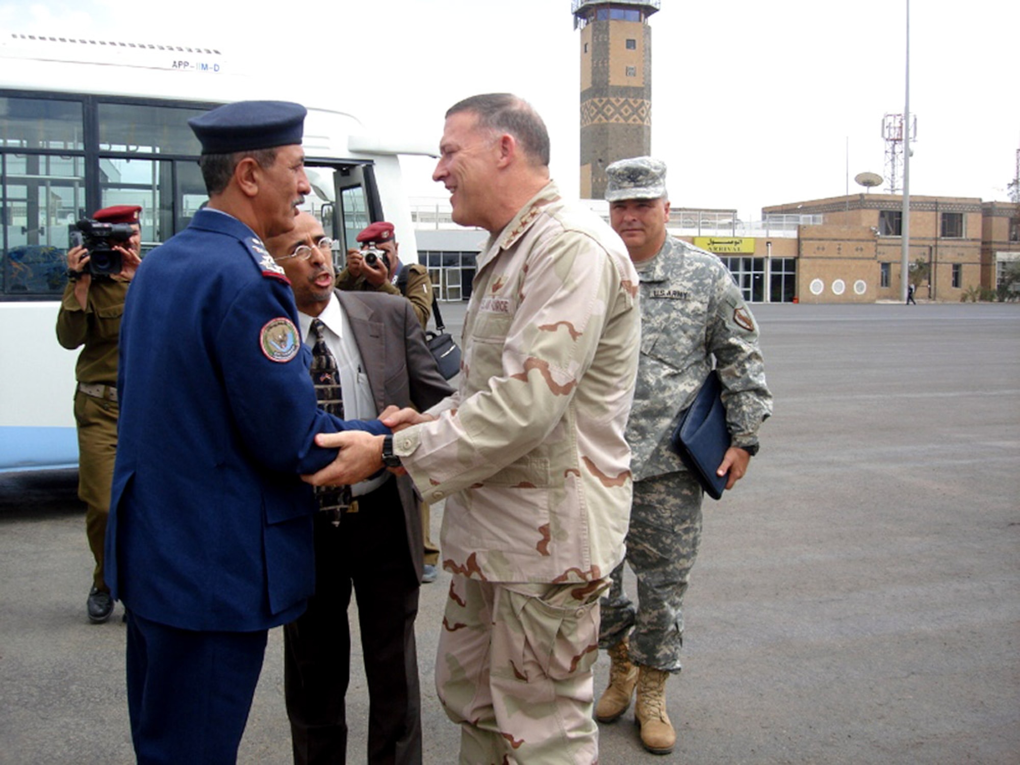 Gen. Ibrahim Al Kibsi of the Yemeni air force greets Lt. Gen. Gary L. North upon his arrival at the Sana'a airport Feb. 7 in Yemen. General North is the commander of U.S. Central Command Air Forces and met with senior Yemini air force officials and the U.S. ambassador to Yemen. (U.S. State Department photo/Ann Marie Roubachewsky) 
