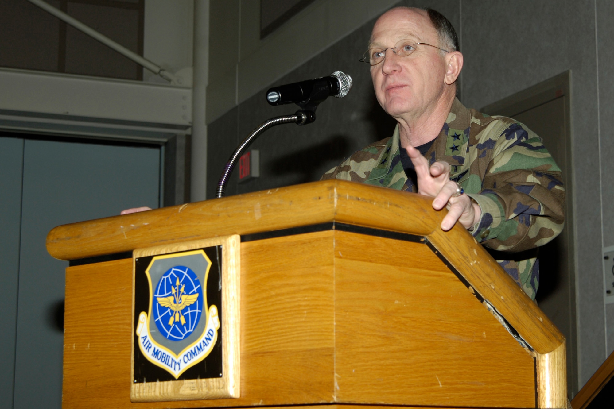 Chaplain (Maj. Gen.) Charles Baldwin, Air Force chief of chaplains, speaks to Team McConnell members during the 2007 National Prayer Breakfast Feb. 1 at the Dole Center ballroom. (Air Force photo by Airman Justin Shelton 22nd Communications Squadron)