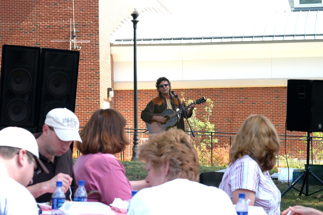 Songwriter Chuck Cannon gave the servicemembers and their  families a brief concert that included a song he wrote for country music star  Toby Keith. "American Soldier" was a big hit with the crowd at the Wal-Mart- sponsored Military Appreciation Picnic at Walter Reed Army Medical Center's  Mologne House Sept. 25.