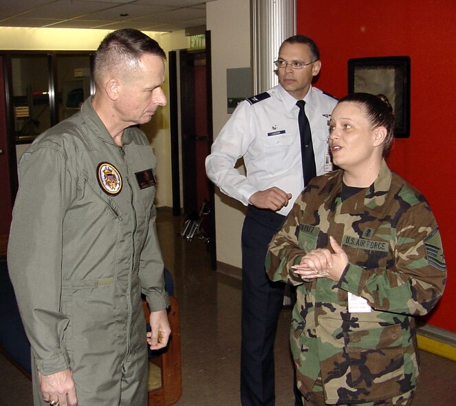 Master Sgt. Michelle Gutierrez, 60th Aerospace Medicine Squadron NCOIC of the Aeromedical Staging Facility’s Operations staff, briefs Gen. Peter Pace, Chairman of the Joint Chiefs of Staff, on the aeromedical evacuation mission at the David Grant USAF Medical Center during an the general’s visit to Travis.(U.S. Air Force photo by Jim Spellman)