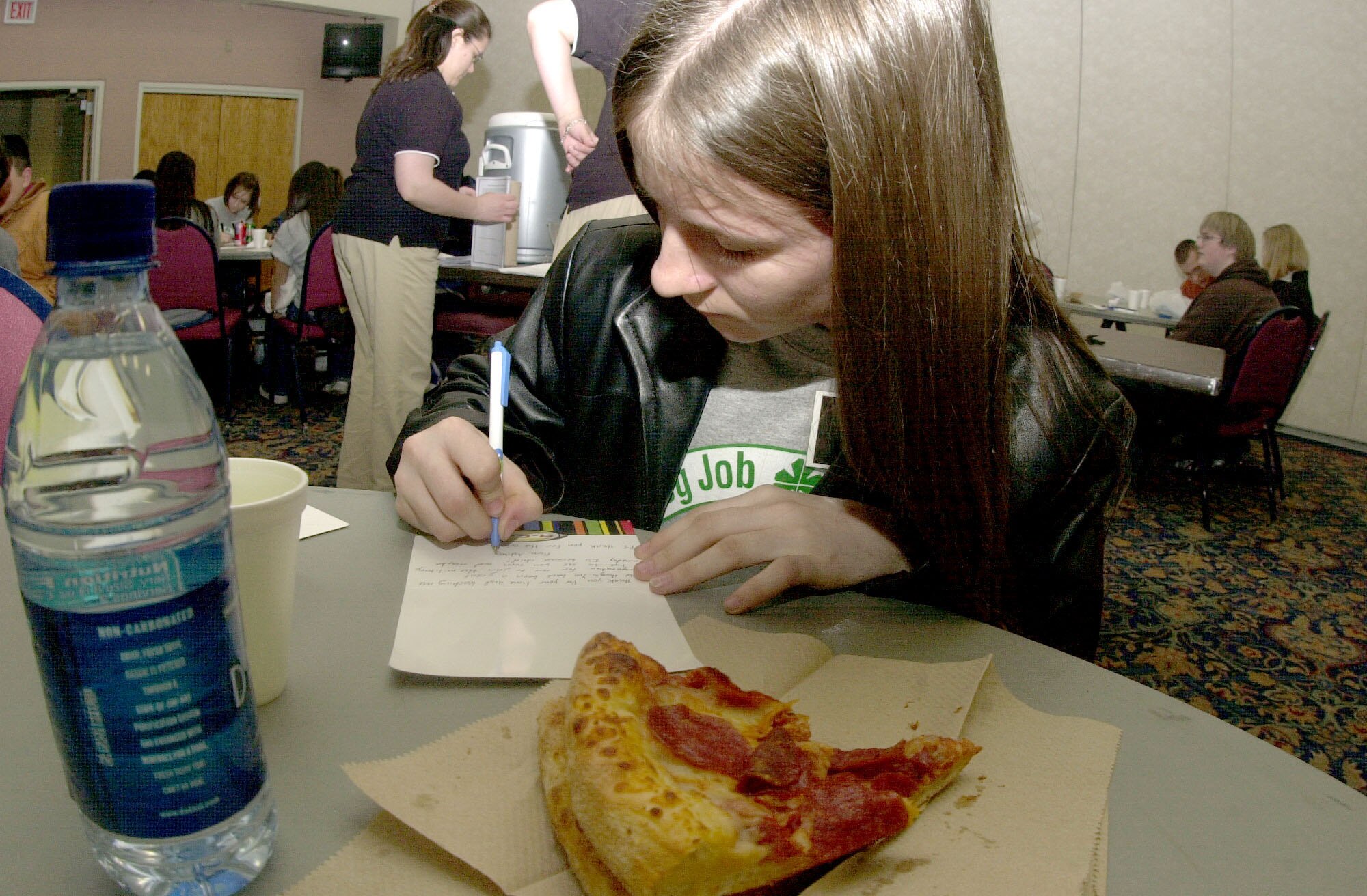 Ashlee Knopp, a freshman from Lakeview High School, writes a “Thank you” note to her job mentor during lunch. (U.S. Air Force photo by Airman 1st Class Luis Loza Gutierrez)
