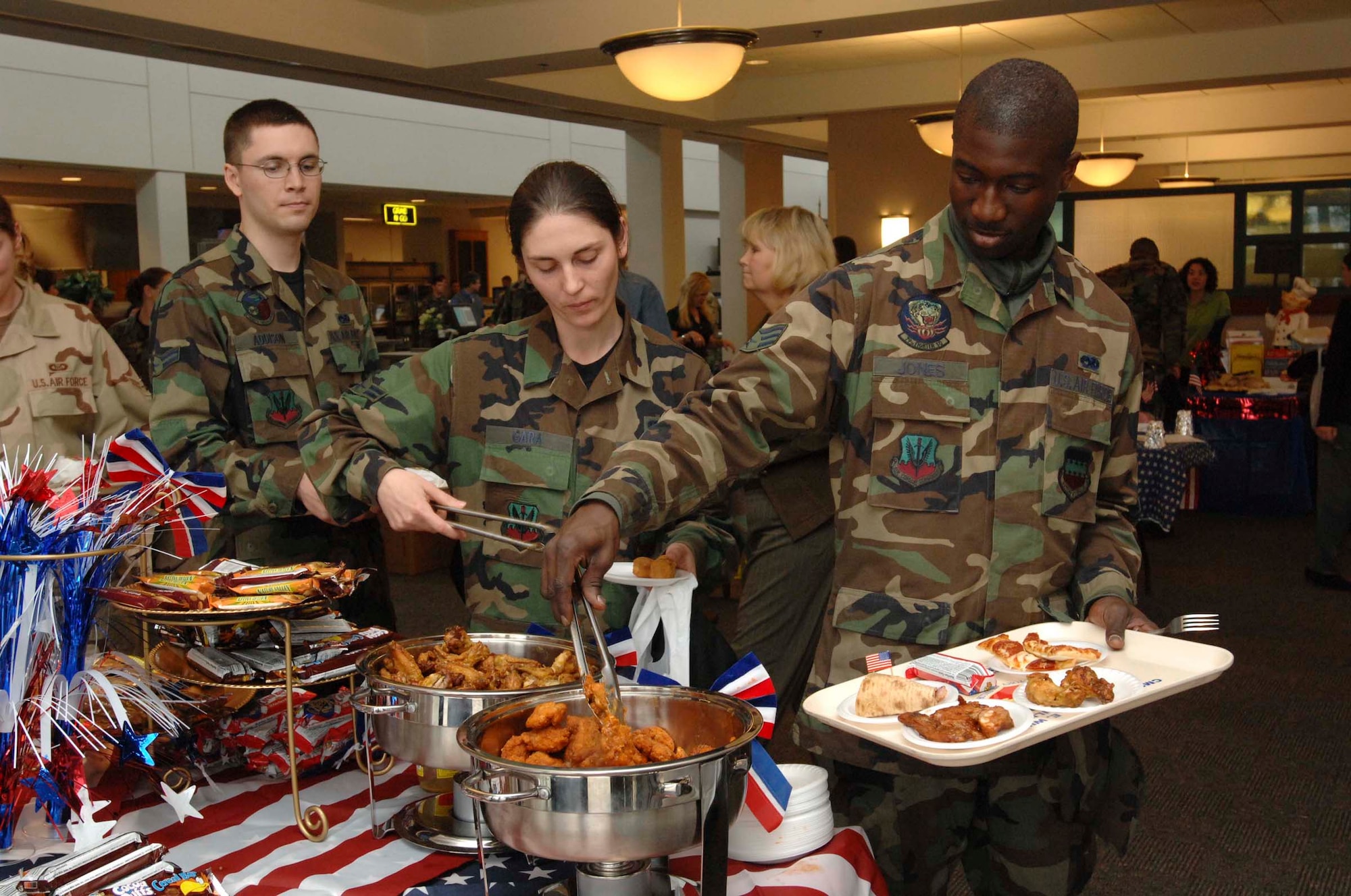 SHAW AIR FORCE BASE, S.C. -- Airmen select food for lunch Feb. 13 at the Shaw Air Force Base Chief Master Sgt. Emerson E. Williams Dining Facility during a food sampling event. A variety of food items were served by the staff for customer feedback. (U.S. Air Force photo/ Staff Sgt. Josef Cole)