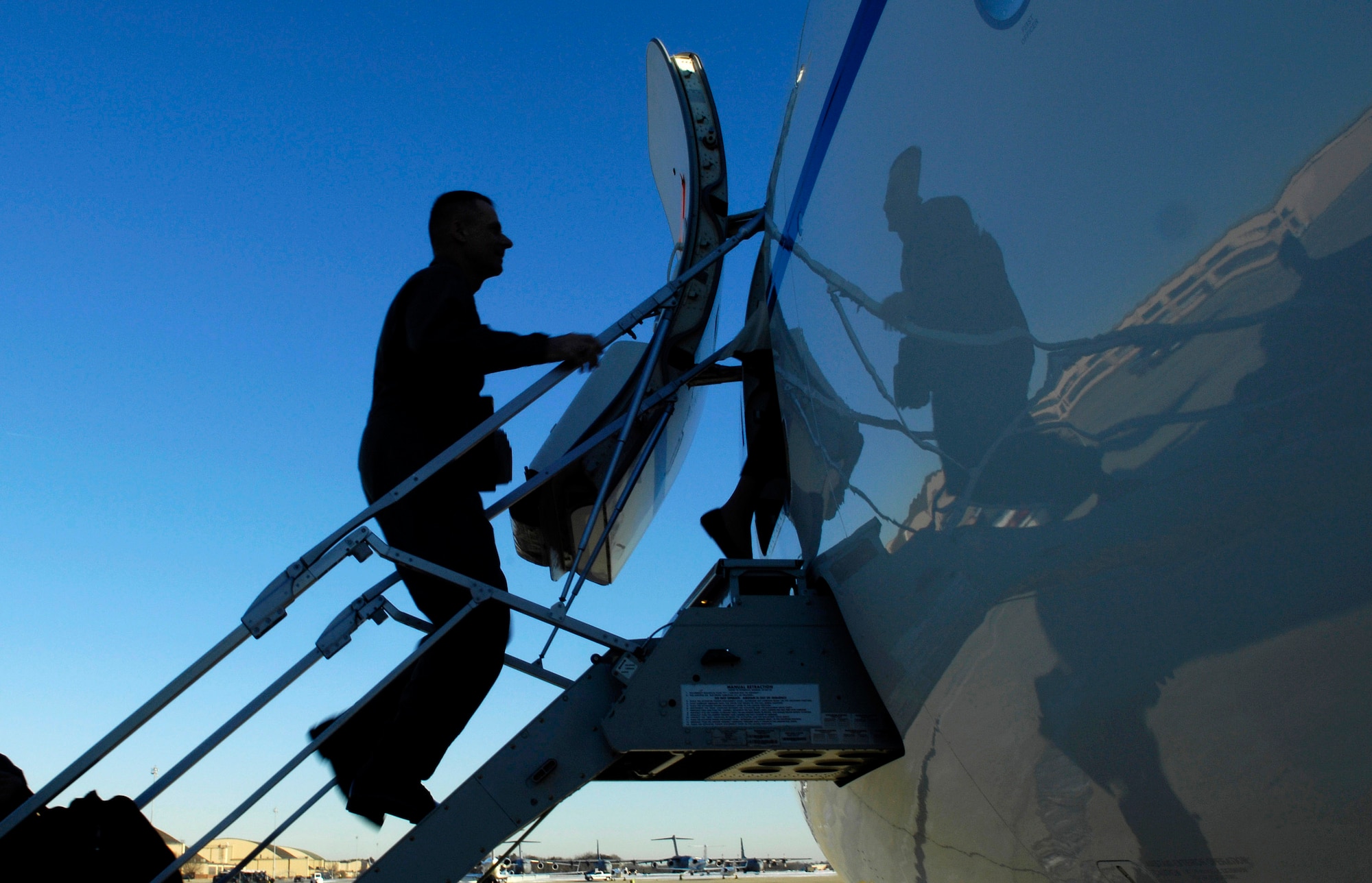 Gen. Peter Pace, chairman of the Joint Chiefs of Staff, boards a C-40 aircraft at Andrews Air Force Base, Md., on Feb. 8 to begin his visit to the Pacific region. (U.S. Air Force photo/Staff Sgt. Myles Cullen)
