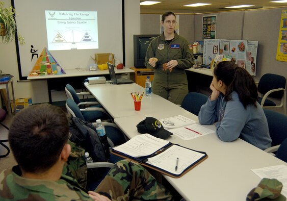 GRAND FORKS AIR FORCE BASE, N.D. -- Tech. Sgt. Heather Tevebaugh, 319th Aeromedical Dental Squadron, teaches the nutrition part of the healthy living program at the Health and Wellness Center here. Sergeant Tevebaugh recently won the 2006 Air Force Aerospace Physiology NCO of the Year. (U.S. Air Force photo/ Airman 1st Class Chad Kellum)