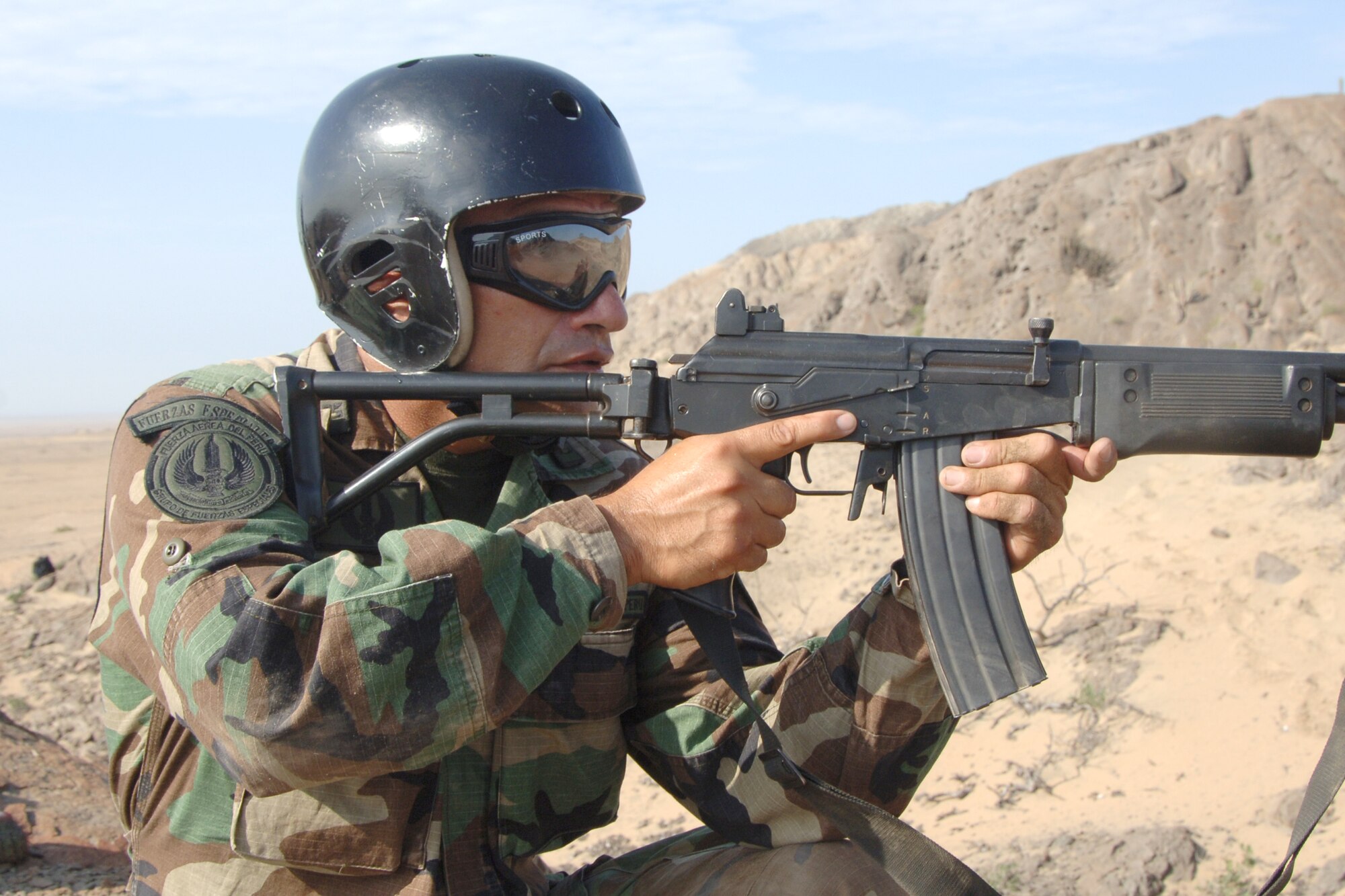 A member of the Peruvian special forces keeps an eye out during a joint combat search and rescue exercise Feb. 14 near Chiclayo, Peru. The exercise was part of Falcon and Condor 2007, a joint exercise between the U.S. and Peruvian Air Forces. (U.S. Air Force photo/Tech. Sgt. Kerry Jackson)
