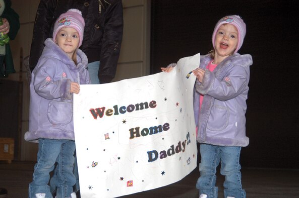 MCCHORD AIR FORCE BASE, Wash., --
Kylie, left, and Lauren Nolen wait for their father Senior Airman Ryan Nolen, 62nd Aerial Port Squadron, to arrive after his deployment recently near Bldg. 1422.
(U.S. Air Force Photo/ Randy White)
