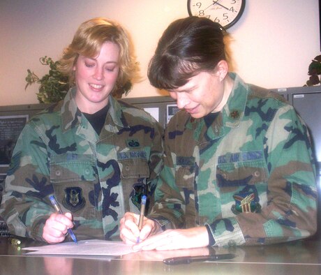YOUNGSTOWN AIR RESERVE STATION, Ohio—-Tech Sgt. Lisa A. List (left), has been named 910th Airlfit Wing Non-Commissioned Officer of the Year for 2006.  Sergeant List is a paralegal craftsman with the wing and has served here since July 2005.  She spent eight years on active duty also serving in the paralegal career field.  "I truly enjoy being a part of the 910th and the legal office.  I feel I am making a difference with my customer service skills and the part I play both in the legal office and in base-wide readiness," Sergeant List said.  U.S. Air Force photo/Mr. Wade Bell

The paralegal career field is just one of a vast number of opportunities available in the Air Force Reserve.  For more information about serving in the Air Force Reserve visit: http://www.youngstown.afrc.af.mil/units/recruiting/ 