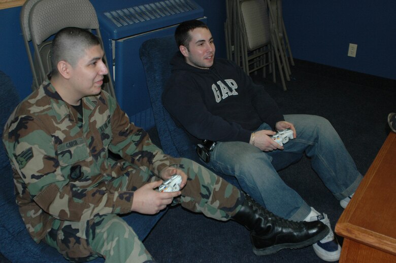 EIELSON AIR FORCE BASE, Alaska--Senior Airmen Dominic Garcia and Robert Rosa, both of the 354th Communications Squadron, play a game of Halo 2 after work March 16 at the North Star Cafe in building 2333. Airman Garcia is the Eielson point of contact for Newtroop, an online gaming circuit for servicemembers who play online Xbox, PlayStation and computer games. (U.S. Air Force photo by Airman 1st Class Nora Anton)