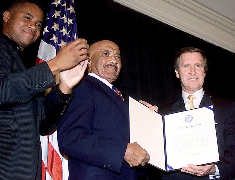 WASHINGTON, D.C. -- Master Chief Petty Officer Carl Brashear (center), the Navy's first African-American diver, received an Outstanding Public Service Award in October 2000 from actor Cuba Gooding Jr. and then-Defense Secretary William Cohen for 42 years of combined military and federal civilian service. Mr. Gooding portrayed Master Chief Brashear in the 2000 film "Men of Honor." (U.S. Air Force photo/Staff Sgt. Scott Ash)