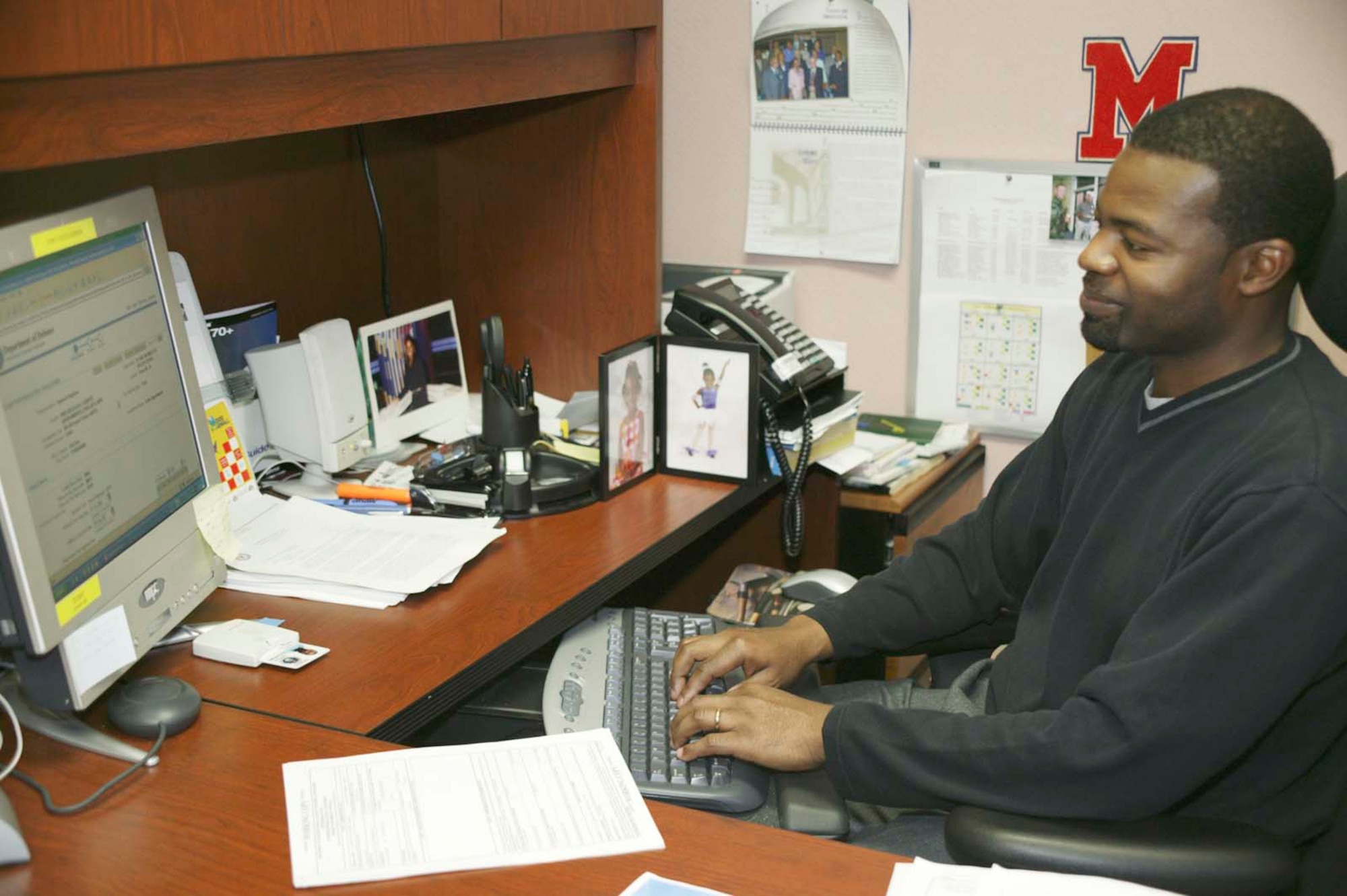 SHAW AIR FORCE BASE, S.C. -- National Security Personnel System employee Mr. Heyward Singleton, 20th Civil Engineer Squadron oversight element chief, reviews his performance plan Feb. 21 on the Air Force Personnel Web site. Loading performance plans brings Shaw one step closer to total ingregration into the National Security Personnel System, a pay-for-performance system which evaluates non-bargaining civilian employees based on satisfactory completion of objectives. (U.S. Air Force photo/Senior Airman Holly MacDonald)