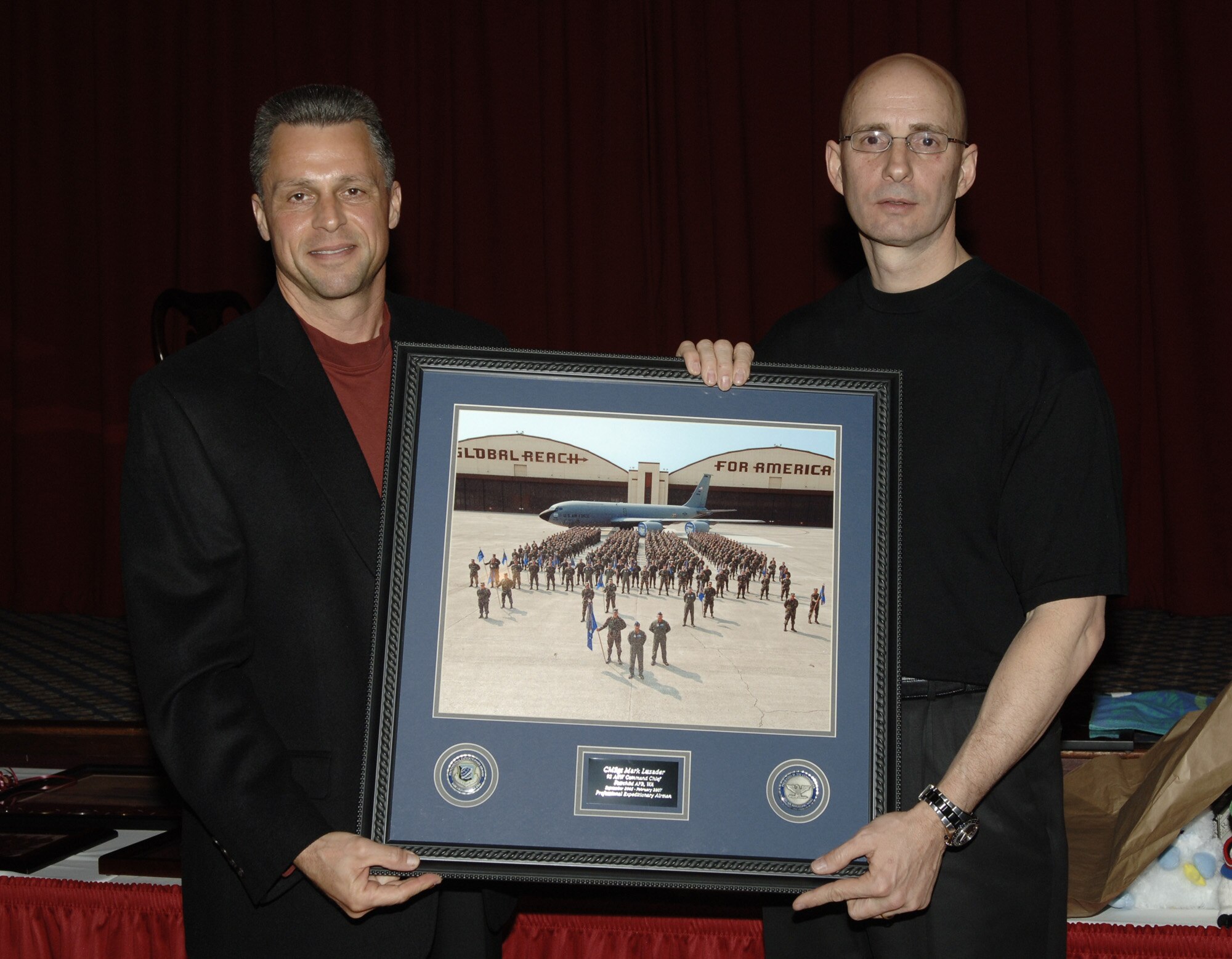 Col. Scott Hanson (left), 92nd Air Refueling Wing commander, presents a farewell plaque to Chief Master Sgt. Mark Luzader, outgoing 92nd ARW Command Chief Master Sergeant, at the chief’s farewell dinner Tuesday. The chief, who has been stationed at Fairchild since September 2005, has been selected as the Air Education and Training Command command chief. (Photo by Airman 1st Class Nancy Hooks)
