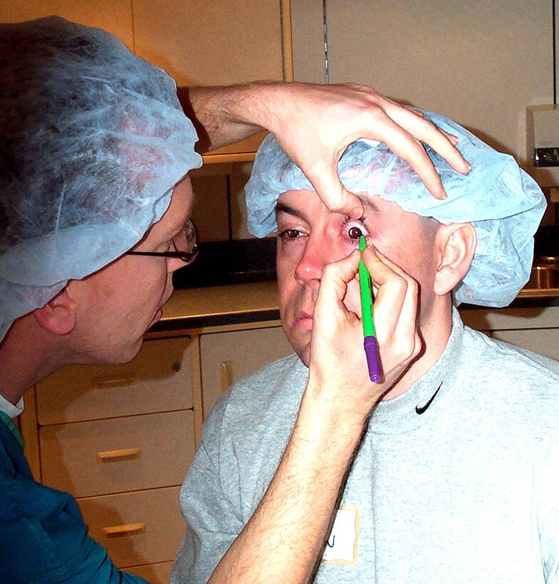 Army Dr. (Maj.) Richard D. Stutzman measures Army Capt. Steven  Kyle Jones' eye in preparation for LASIK surgery at Walter Reed Army Medical  Center in Washington, D.C. The morning after, Jones exclaimed, "Amazing! I can  get up in the morning and see!" Photo by Rudi Williams.