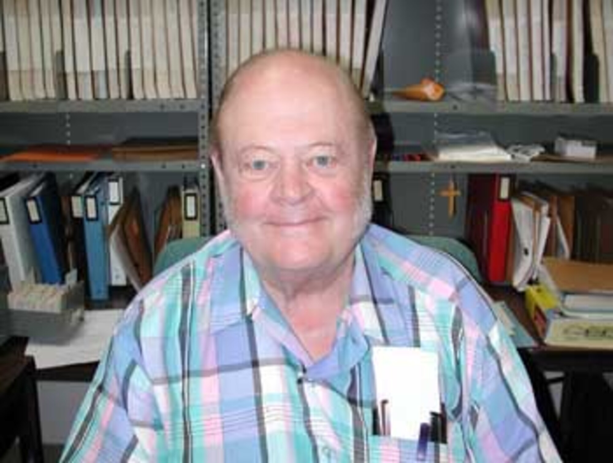 ALBUQUERQUE, N.M. -- The IEEE presented the John Kraus Antenna Award to Dr. Carl Baum at its 2006 IEEE International Antennas Propagation Symposium.
