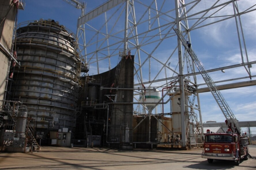 Arnold Engineering Development Center firefighters got the chance to see what the Tullahoma Fire Department’s 75-foot aerial platform truck can do during the recent mutual aid training conducted at Arnold while four of AEDC’s firefighters trained in the nearby community.