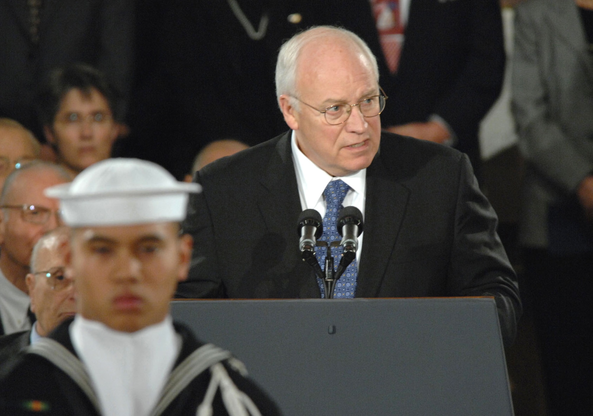 Vice President Richard B. Cheney pays tribute to former President Gerald R. Ford during services at the U.S. Capitol Rotunda on Dec. 30. (DOD photo/William D. Moss)