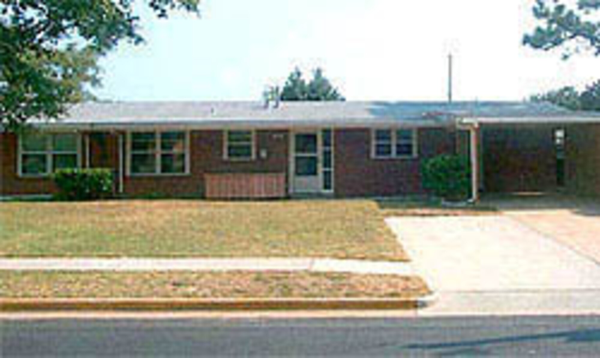 A photograph of a house in Eglin base housing in Pine Shadows.