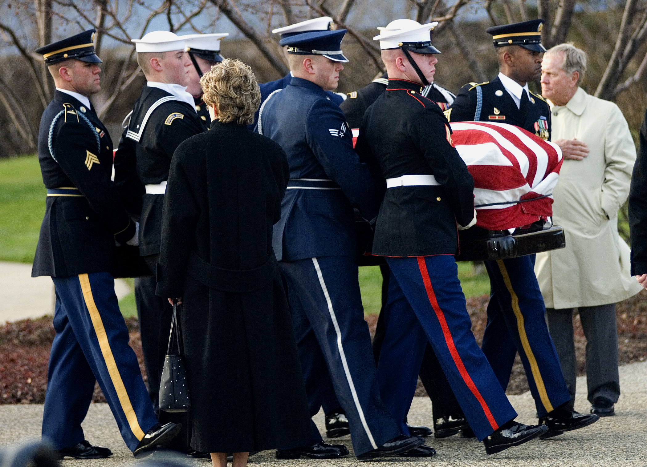 Honor Guard gives President Ford final honors > Air Force > News