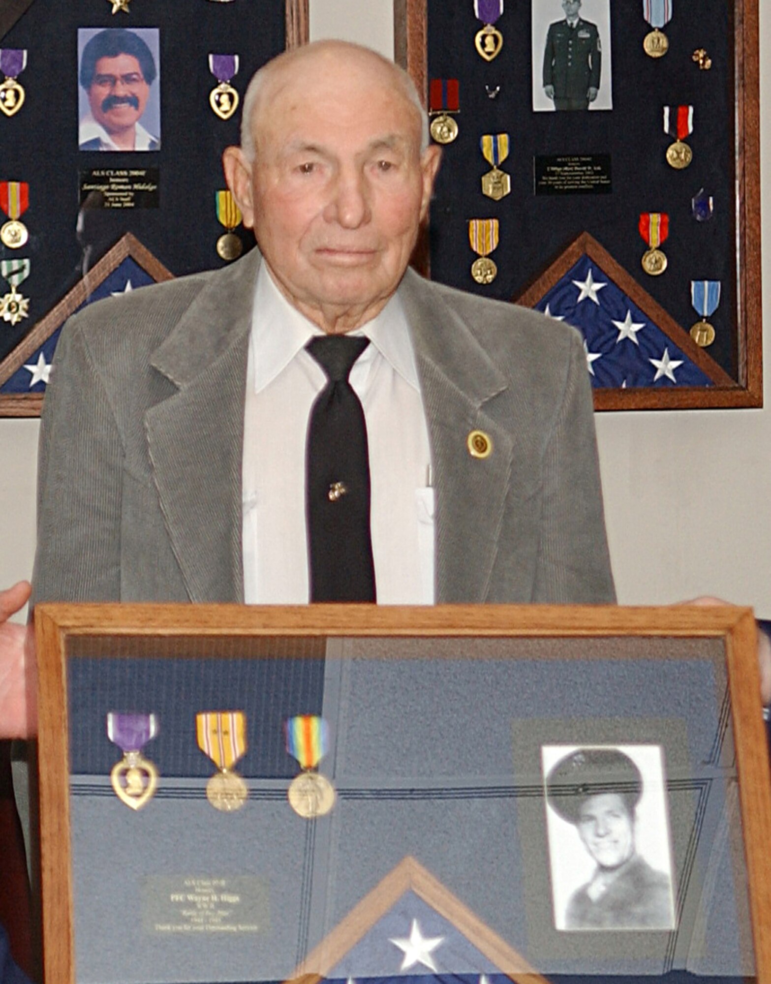 Wayne Higgs, a World War II veteran of Iwo Jima, was inducted into the Cannon  Airman Leadership School's Hall of Heroes during ceremonies Dec. 7 at Cannon Air Force Base, N.M. Mr. Higgs is the 18th veteran to be inducted into the hall, which began as a "Wall" of Heroes in 2004.(Air Force photo by Staff Sgt. April Wickes)