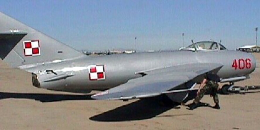 Mikoyan-Guryevich MiG-17F Fresco C
S/N 1C0406
