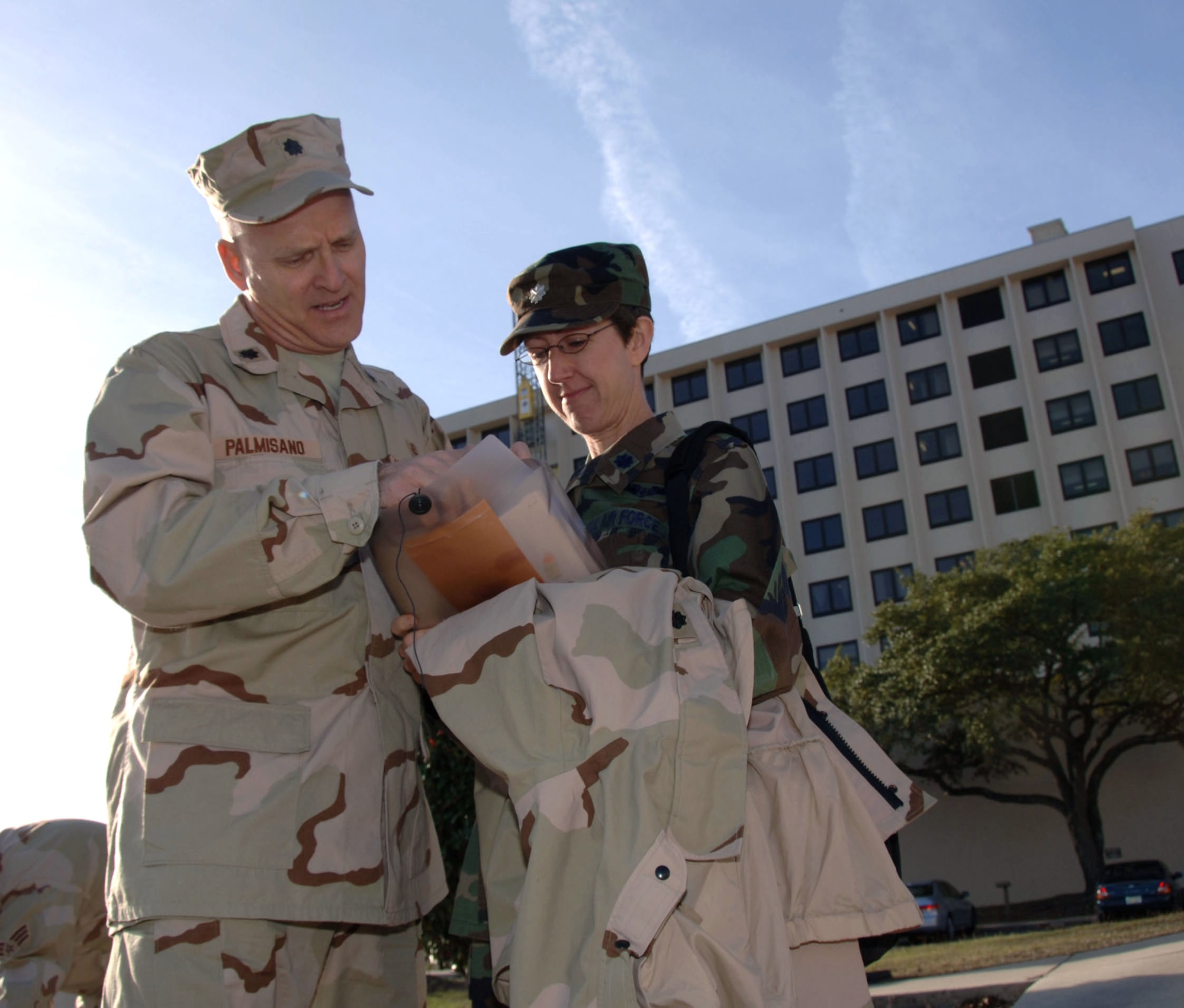 Lt. Col. Frank Palmisano goes through deployment paperwork with his wife, Lt. Col. Jane Palmisano outside Wilford Hall with more than 60 other 59th Medical Wing Airmen Jan. 9 as he prepares to depart Lackland Air Force Base, Texas. Colonel Palmisano is the 59th Diagnostics and Therapeutics Group administrator and will serve as director of operations at the Balad Air Base hospital in Iraq. His wife is from the 859th Medical Operations Squadron. (U.S. Air Force photo/Staff Sgt. Ruth Stanley)