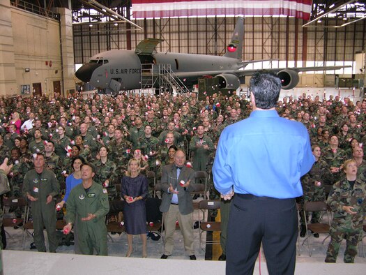 Curtis Zimmerman of the Curtis Zimmerman Group teaches about 600 Air Force Reservists from the 916th Air Refueling Wing how to juggle. Mr. Zimmerman gives moviational speeches to Fortune 500 companies, military units and many other organizations. (U.S. Air Force photo/Staff Sgt. Scott Mathews)