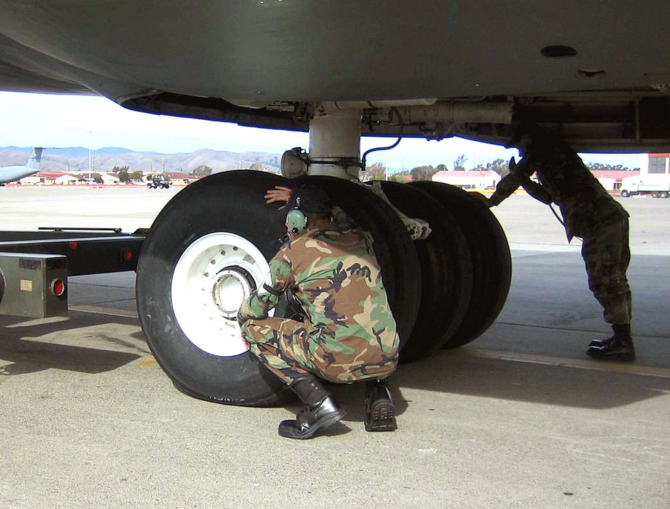 Travis, Robins test wireless aircraft intercom system > Air Force ...
