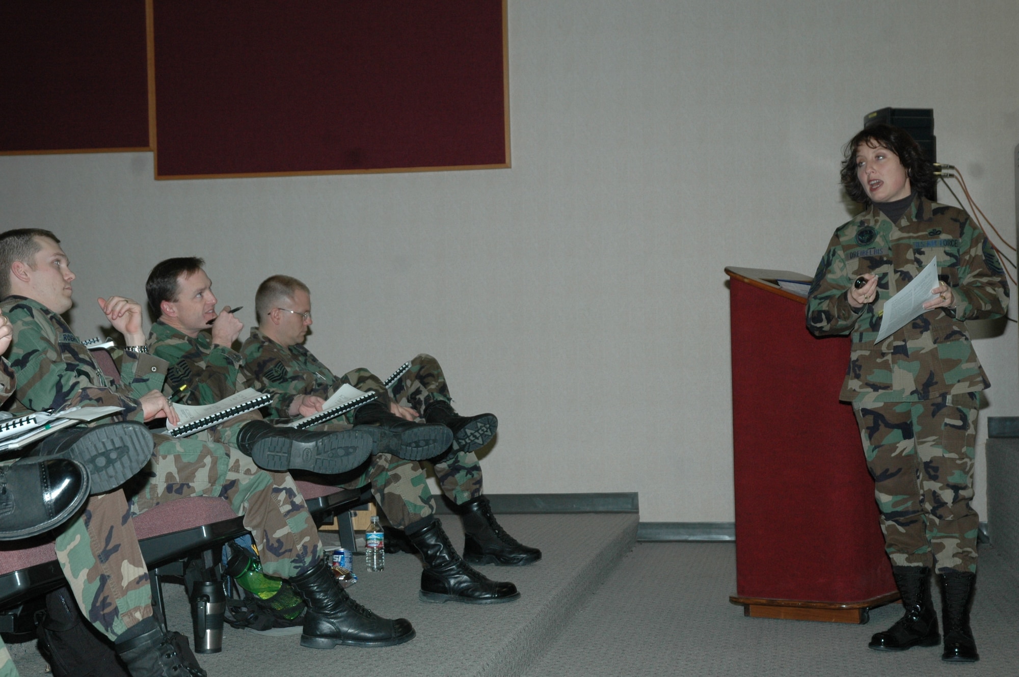 Master Sgt. Geri Dreibelbis, an instructor from the U.S. Air Force First Sergeant Academy, instructs a diverse group of non-commissioned officers, senior non-commissioned officers and company garde officers during the First Sergeant seminar held here. The seminar is a one week course comprised of the same subjects taught at the first sergeant academy. (U.S. Air Force photo/Tech. Sgt. Steven Wilson)