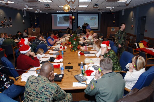 More than 750 volunteers answered phone calls and helped track Santa during NORAD’s annual Santa Tracker program. (Photo by Petty Officer 1st Class Joaquin Juatai)