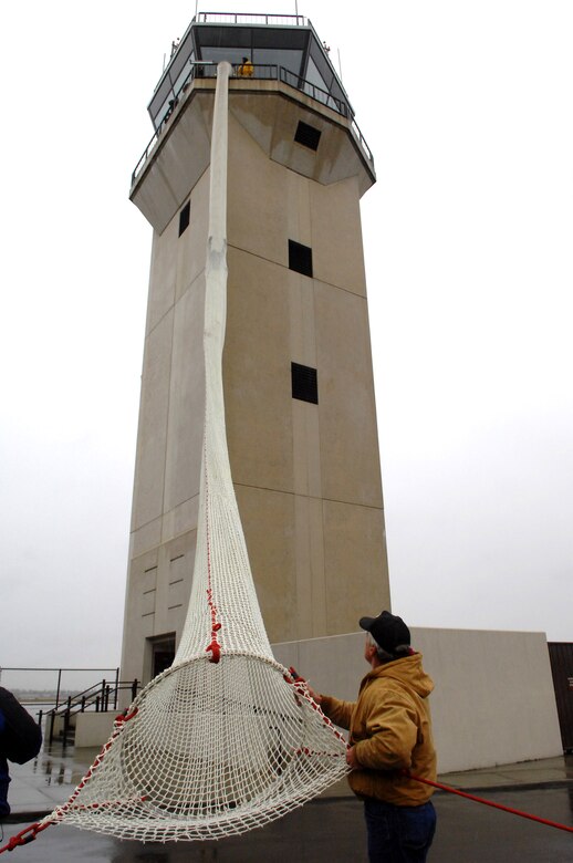 MCCHORD AIR FORCE BASE, Wash. --
Baker Life Chute representative Mark Baker waits at the base of the control tower Jan. 5 as an Airman evacuates using the Baker Life Chute. Mr. Baker was on hand to install and train both air traffic controllers and rescue personnel on how to properly deploy the unit.
(U.S. Air Force Photo/Abner Guzman)