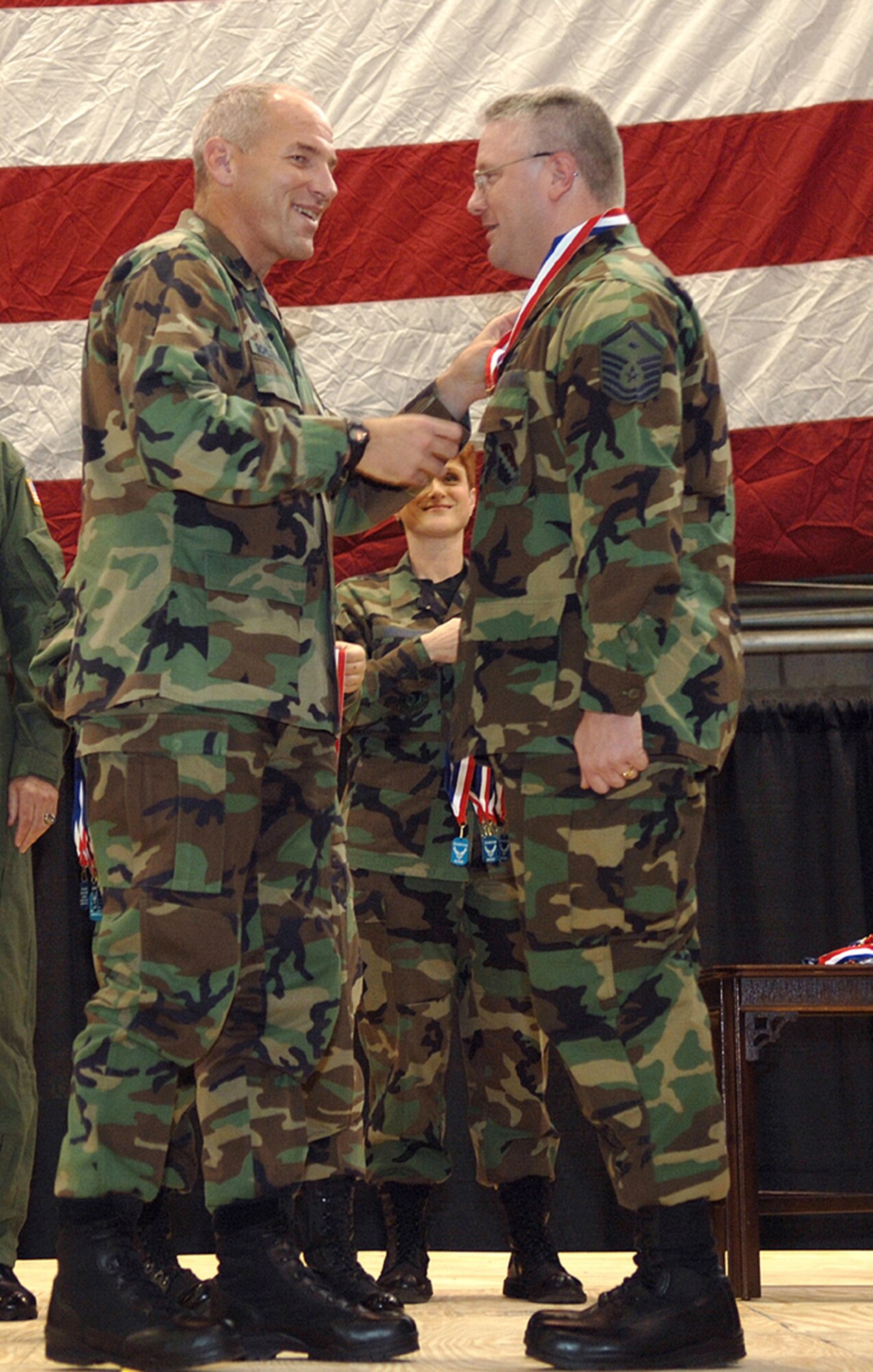 HANSCOM AIR FORCE BASE, Mass. -- From left, 66th Air Base Wing Commander Col. Tom Schluckebier presents a Heroes' Homecoming Medallion to Master Sgt. Robert Barrett, 66th Medical Group first sergeant, during the Heroes' Homecoming Jan. 19. (U.S. Air Force photo by Jan Abate)