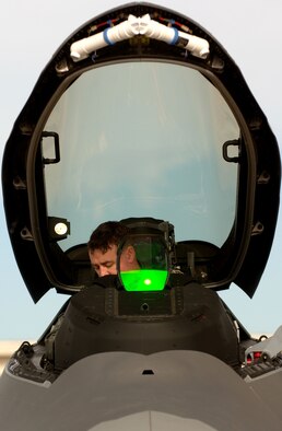 1st Fighter Wing Commander Brig. Gen. Burton Field piloted the 40th F-22A Raptor delivered from the factory at Lockheed Martin in Marietta, Ga., to the 1st Fighter Wing at Langley AFB, Va., Jan. 19.  (U.S. Air Force photo/Staff Sgt. Samuel Rogers) 