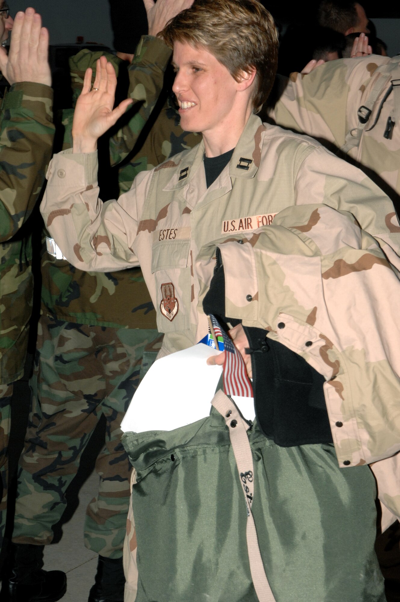 Capt. Michelle Estes gets a high five welcoming her home from her deployment Jan. 18 at Cannon Air Force Base, N.M. Captain Estes and other Airmen from Cannon AFB  were serving in Iraq. Captain Estes is assigned to the 27th Aircraft Maintenance Squadron. (U.S. Air Force photo/Airman First Class Randi Flaugh)
