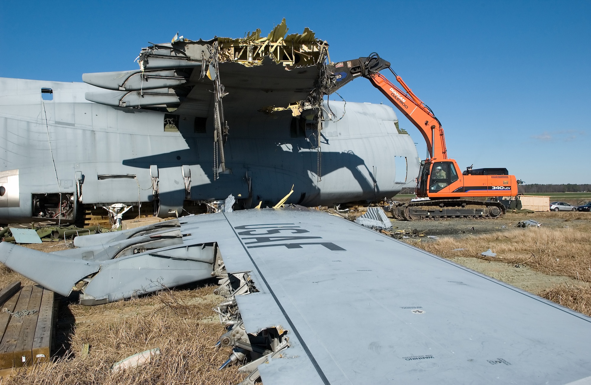 DOVER AIR FORCE BASE, Del. -- InterGroup International, an Ohio-based company that buys, reprocesses and sells scrap metal, cuts the wings off of the April 3, 2006 C-5 mishap aircraft here Jan. 24 using giant mobile shears. (U.S. Air Force Photo/Jason Minto)