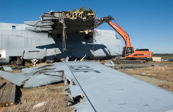 DOVER AIR FORCE BASE, Del. -- InterGroup International, an Ohio-based company that buys, reprocesses and sells scrap metal, cuts the wings off of the April 3, 2006 C-5 mishap aircraft here Jan. 24 using giant mobile shears. (U.S. Air Force Photo/Jason Minto)