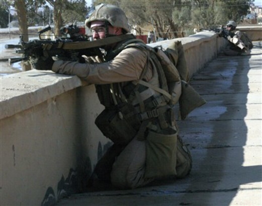 A U.S. Marine with 3rd Platoon, Bravo Company, 3rd Reconnaissance Battalion, in support of the 15th Marine Expeditionary Unit (Special Operations Capable) provides security during a patrol in Rutbah, Iraq, on Jan. 10, 2007.  