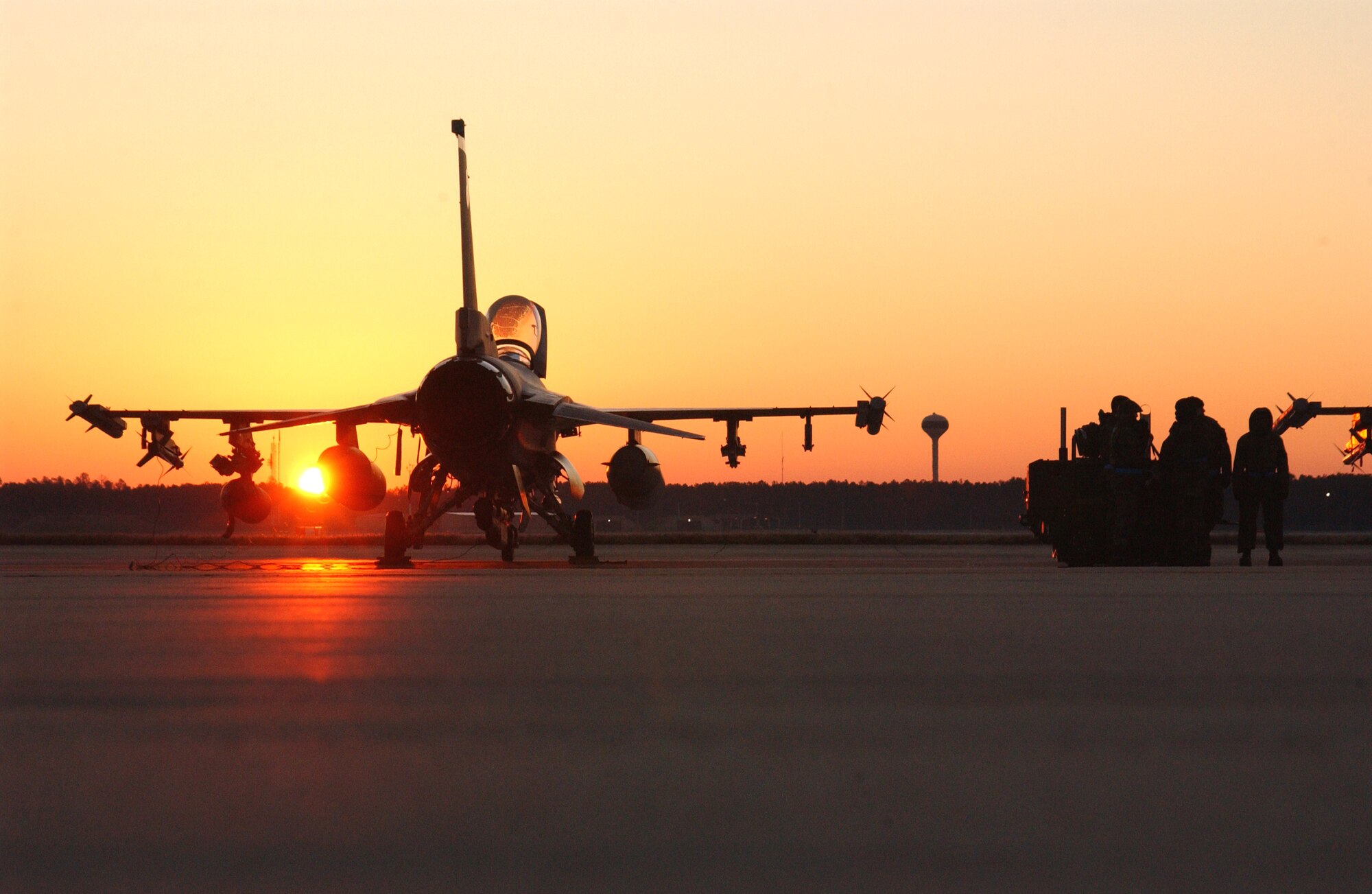Members of the 20th Fighter Wing generate F-16 Fighting Falcons in support of Operational Readiness Exercise Sea Lion 07-03 Jan. 26 at Shaw Air Force Base, S.C. Exercises prepare Airmen for future deployments. (U.S. Air Force photo/Staff Sgt. Nathan Bevier) 
