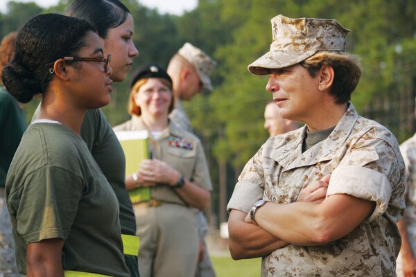 MCRD San Diego/WRR commanding general visits Parris Island > Marine ...