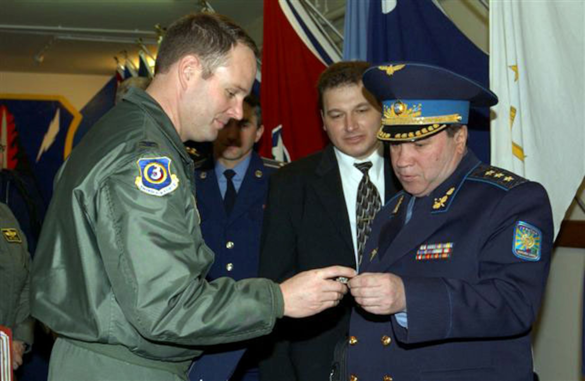 Col. Ty Thomas (left), vice commander of the 603rd Air and Space Operations Center, presents Gen.-Col. Anatoliy Yakovich Toropchyn, chief of the Ukrainian air force, with a squadron coin Jan. 24 at Ramstein Air Base, Germany. General Toropchyn's visit was to familiarize himself with U.S. Air Forces in Europe's senior leadership and enlisted/officer training and development. (U.S. Air Force photo/Airman 1st Class Amber Bressler)