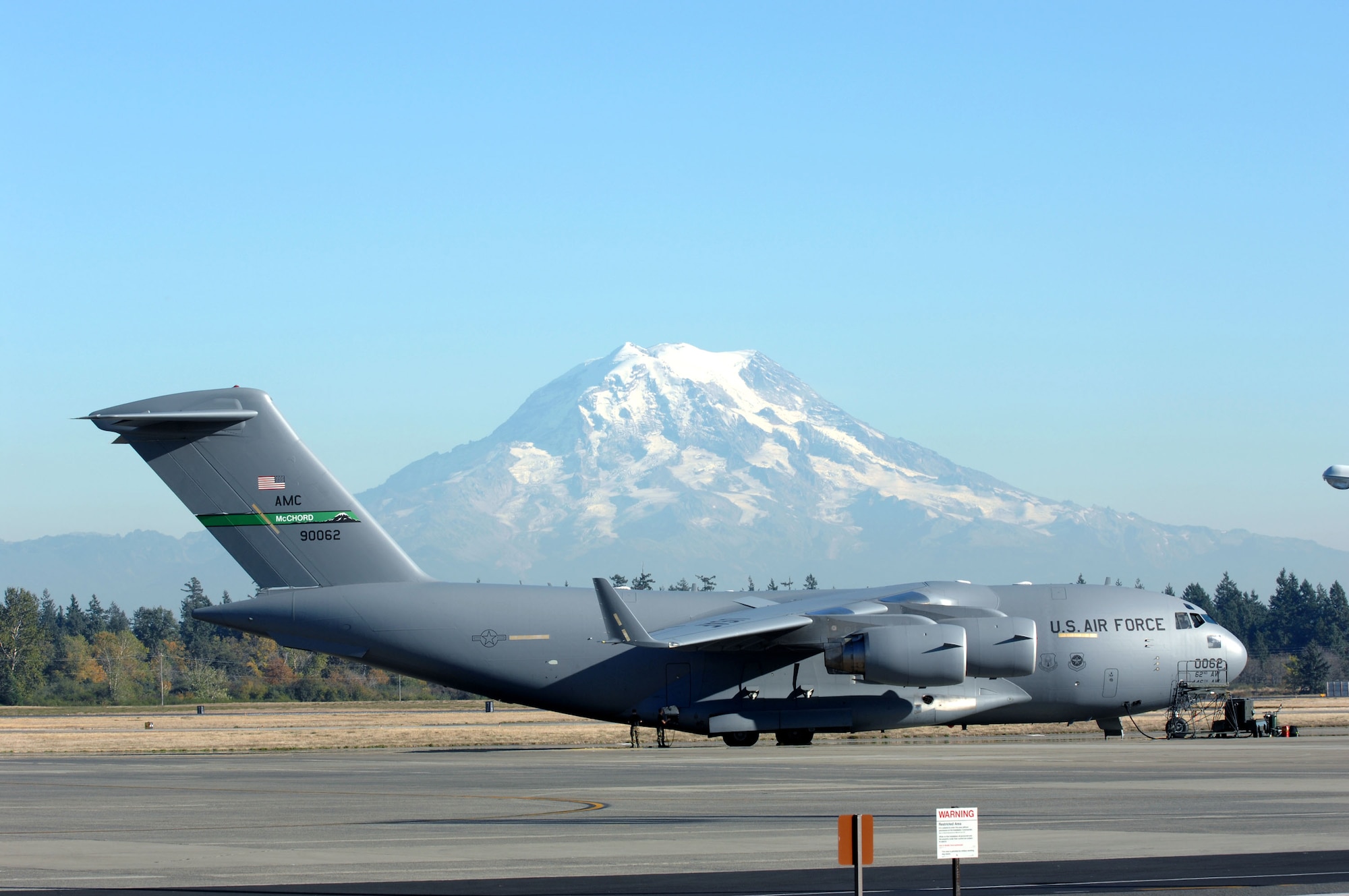 A C-17 Globemaster III sits on the fllightline at McChord Air Force Base, Wash. Each day, hundreds of McChord AFB Airmen support the global airlift mission from locations around the world. (U.S. Air Force photo/Abner Guzman)
