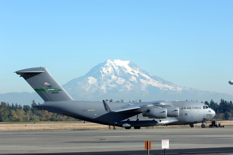 MCCHORD AIR FORCE BASE, Wash. -- A C-17 Globemaster III sits on the fllightline Jan. 12. Each day, hundreds of McChord's Airmen support the global airlift mission from locations around the world. (U.S. Air Force photo/Abner Guzman) 

