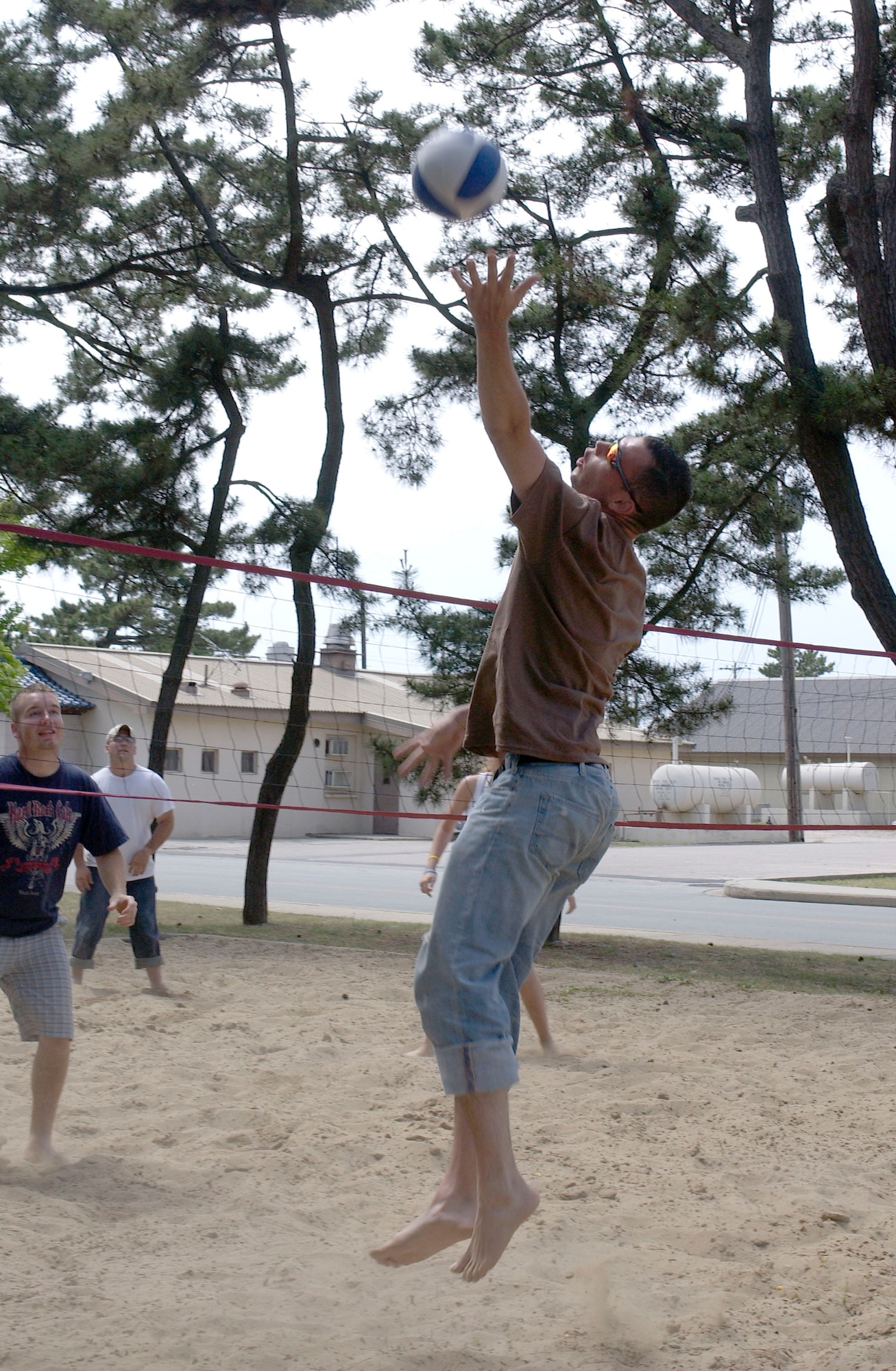 Senior Airman Steven Doty, Airmen Committed to Excellence (ACE) association president, participates in a vollyball game during the ACE barbeque June 17.  The ACE sponsored the event to encourage Airmen to get involoed with the association.  (U.S. Air Force photo/Staff Sgt. Darcie Ibidapo)