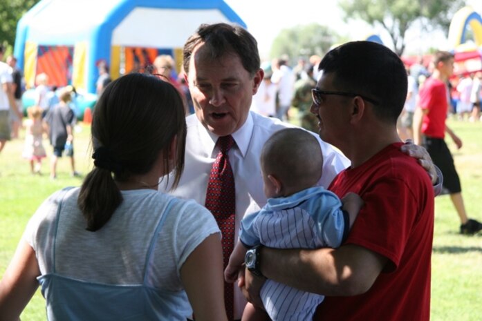 HILL AIR FORCE BASE, Utah -- Team Hill military members, their families, and local community leaders attended the 2007 Salute to our Nation's Defender's picnic. Lieutenant Governor Gary Herbert visited and spoke with servicemembers, their families and thanked them for their service to their country. (U.S. Air Force photo by Airman 1st Class Clay Murray)