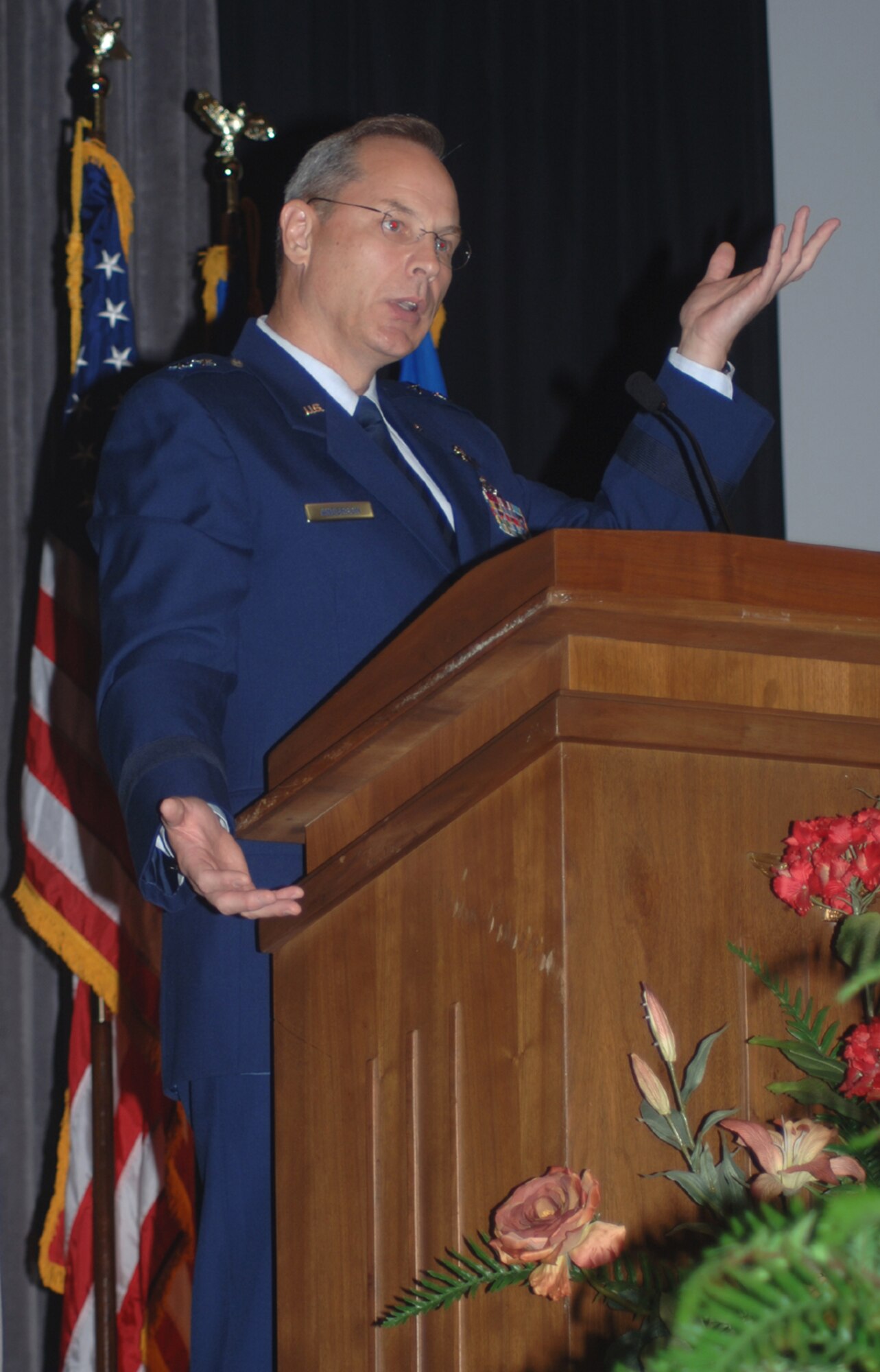 General makes return visit to CAFB > Columbus Air Force Base > Article ...