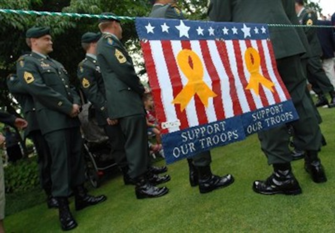 Members of the U.S. Army 3rd Special Forces Group (Airborne) stand by for a ceremony during the inaugural Earl Woods Memorial Pro-Am at the Congressional Country Club in Bethesda, Md., July 4, 2007. 