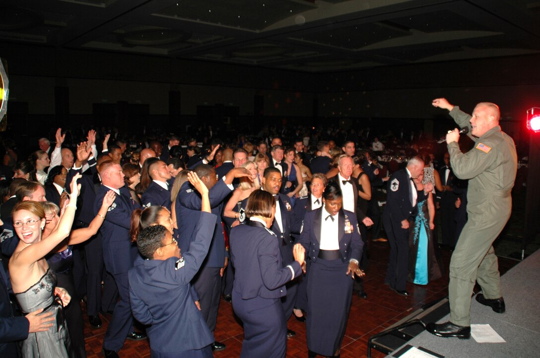 Members of Charleston Air Force Base dance to the music of the Air Force Reserve Band, Max Impact at the 2006 Air Force Ball.  (Photo by Capt. Wayne Capps, USAFR)